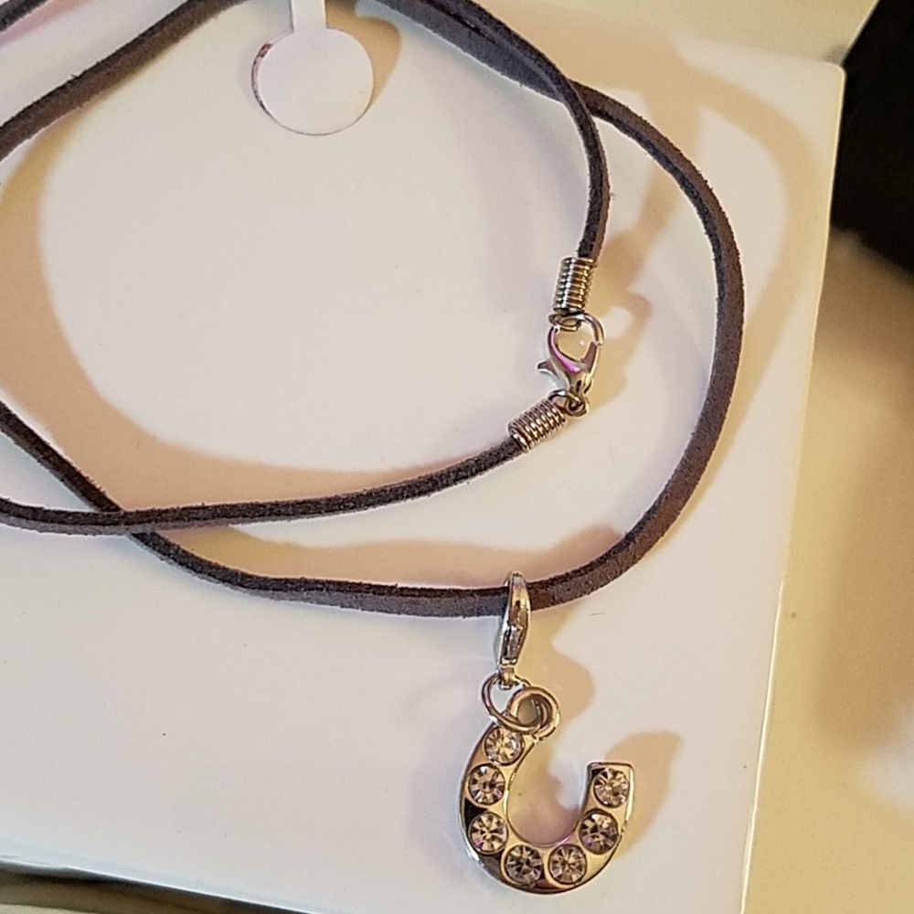 Vegan Suede Necklace 18" Gray Horseshoe